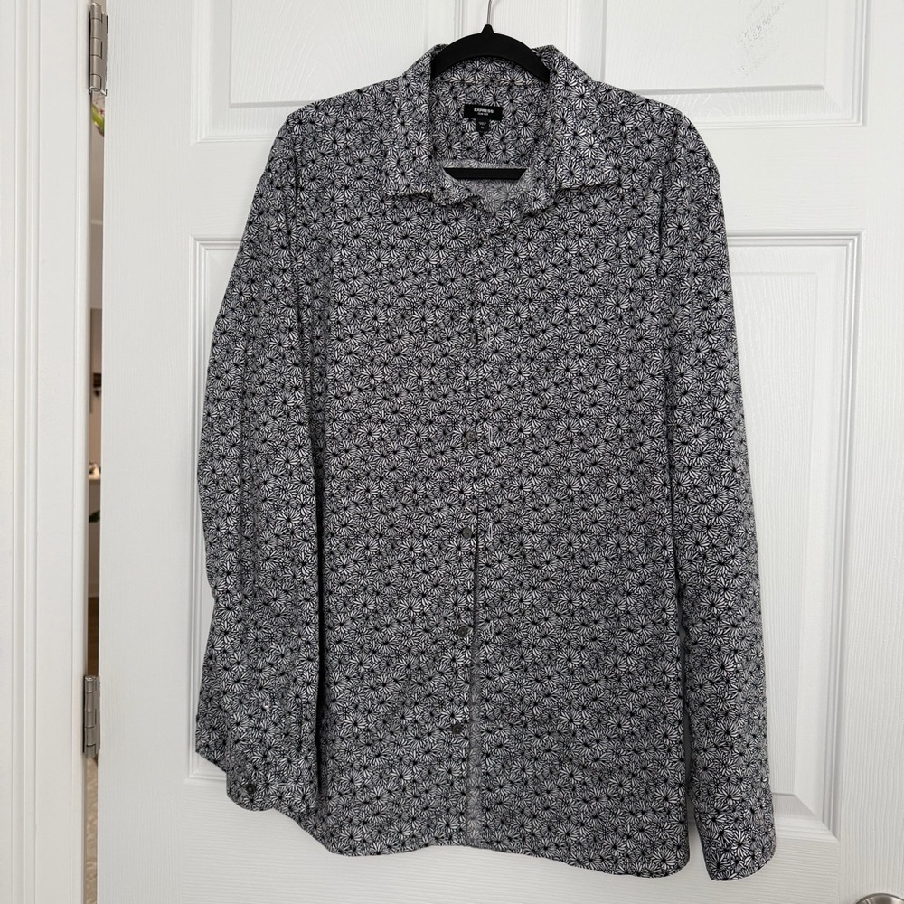 Express Monochrome Floral Button-Up Shirt